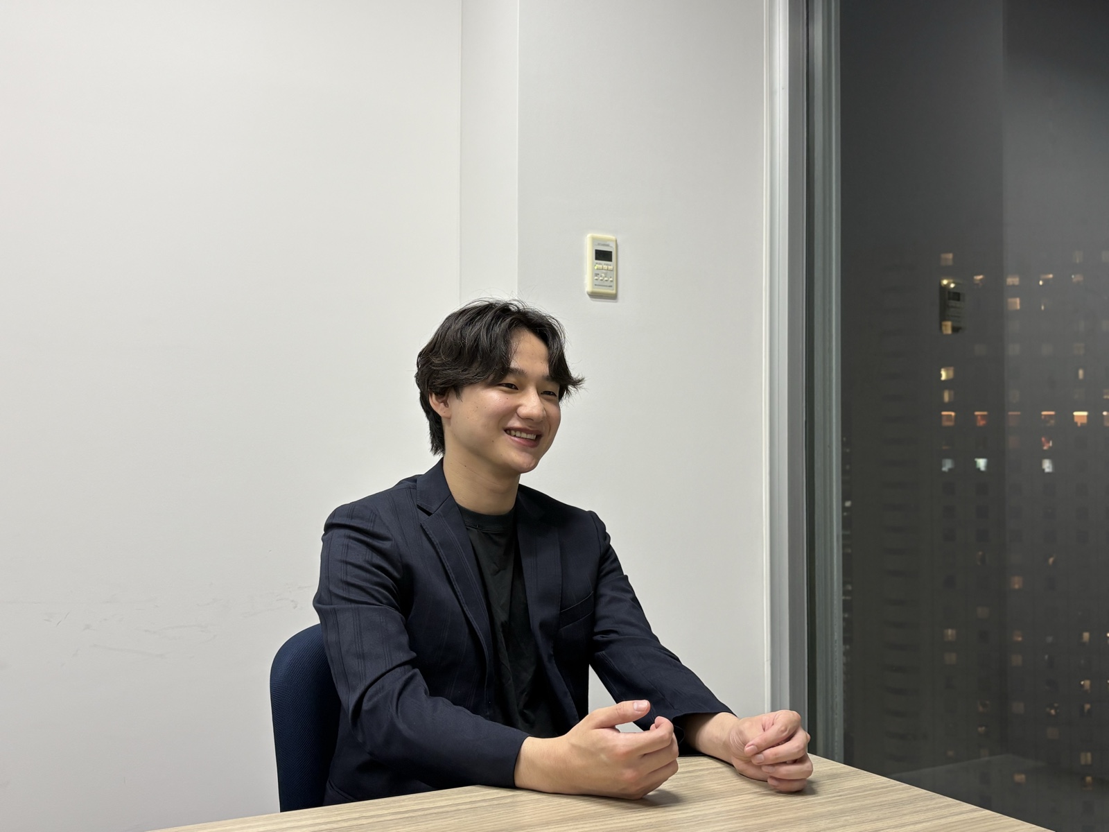 手ぶりを交えながら話す林田 拓樹
