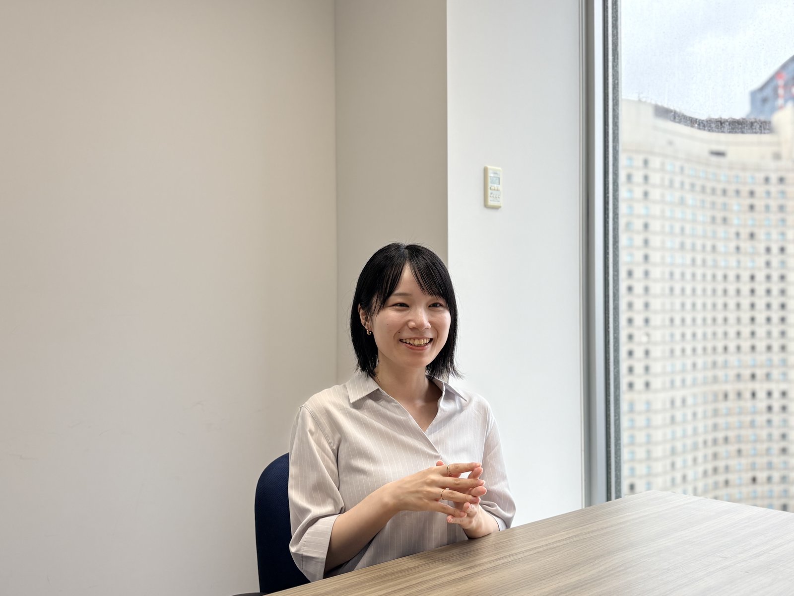 インタビューに答える丸子 仁美